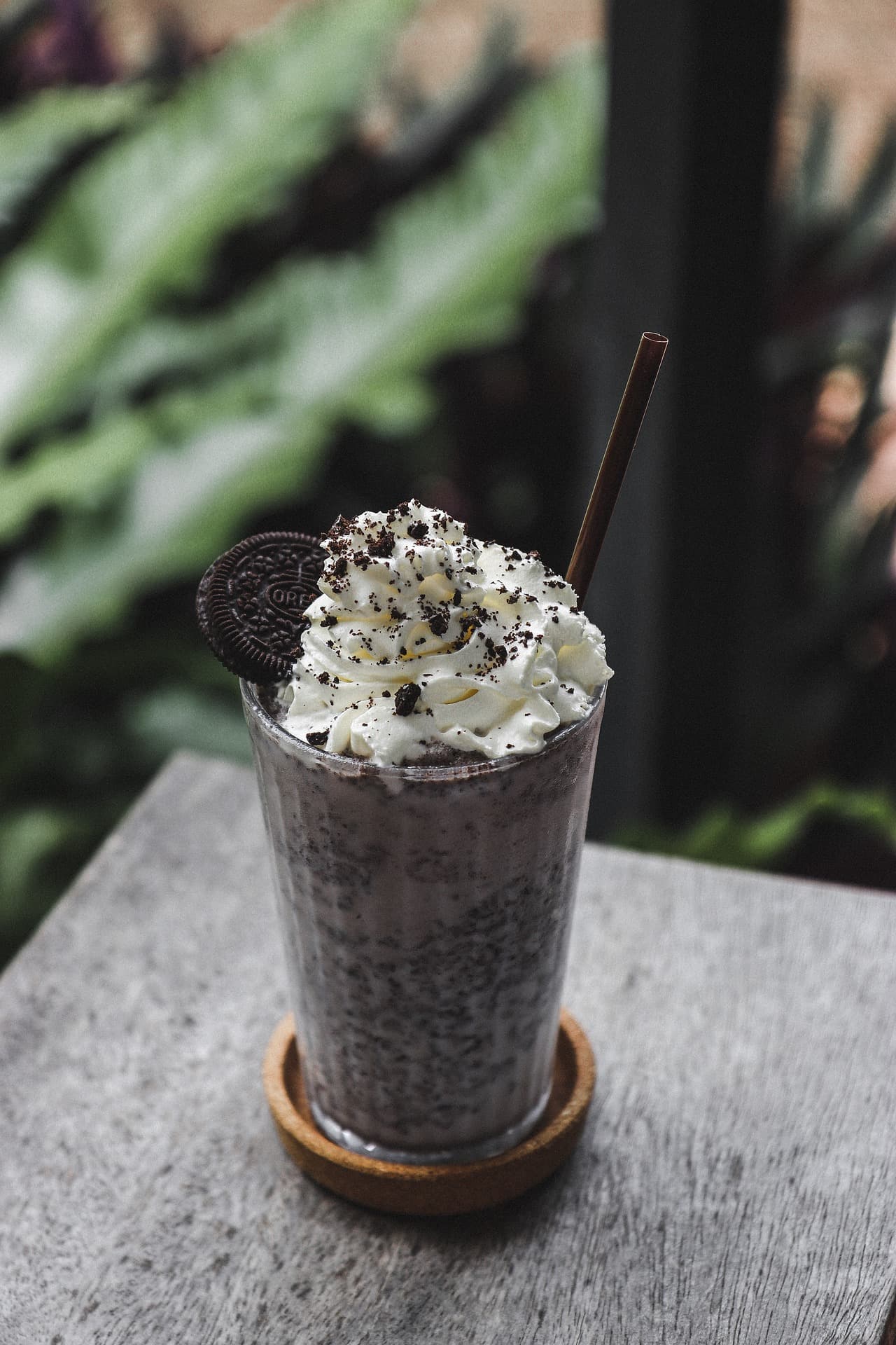 Krem şantili, kirazlı klasik milkshake
